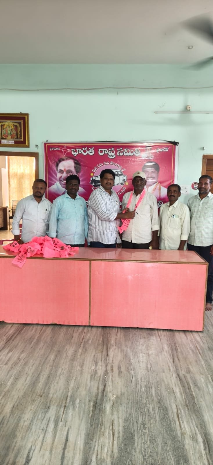 అధికార కాంగ్రెస్ పార్టీ కి రాజీనామా BRS పార్టీ లో చేరిక