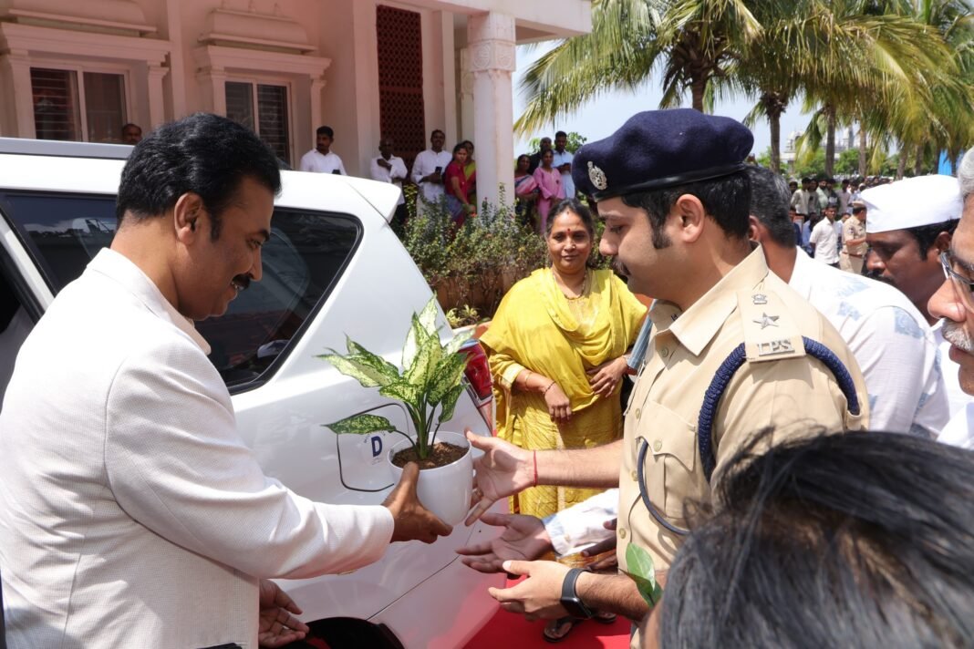 యాదగిరిగుట్ట, కొలనుపాక ఆలయాలను దర్శించుకున్న సుప్రీంకోర్టు న్యాయమూర్తి జస్టిస్ ఆర్. మహదేవన్