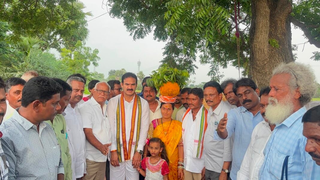 రాజోలు గ్రామంలో ముత్యాలమ్మ బోనాల వేడుకల్లో పాల్గొన్న ప్రభుత్వ విప్, డోర్నకల్ ఎమ్మెల్యే డాక్టర్ జాటోత్ రామచంద్ర నాయక్