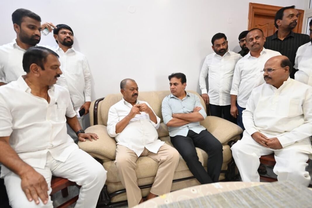 భువనగిరి పార్లమెంట్ ఇంచార్జ్ క్యామ మల్లేష్ను పరామర్శించిన బీఆర్ఎస్ వర్కింగ్ ప్రెసిడెంట్ కేటీఆర్