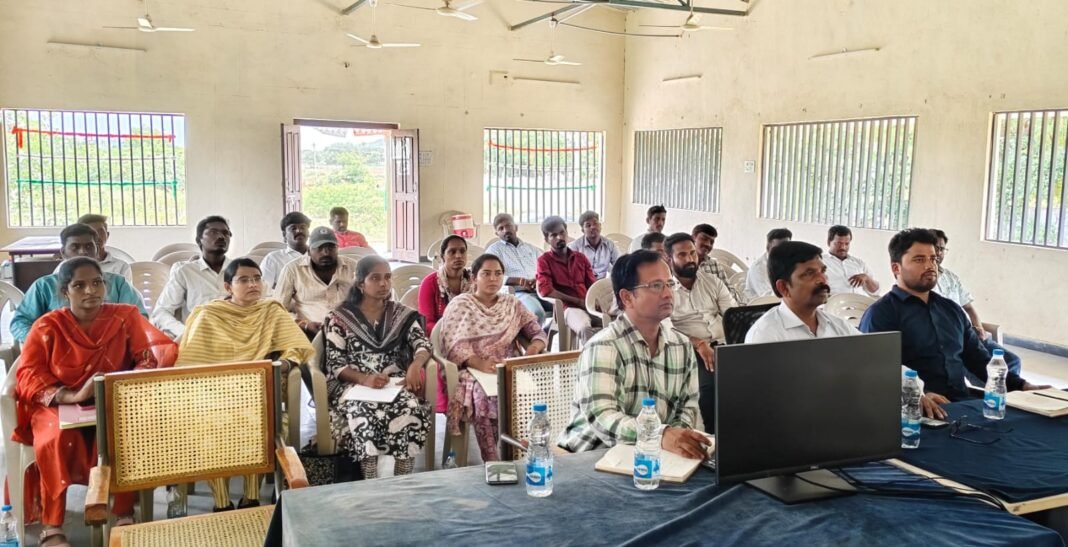 డిజిటల్ క్రాప్ సర్వేను పకడ్బందీగా నిర్వహించాలి 28 గ్రామాల వాలంటీర్లకు ప్రత్యేక శిక్షణ