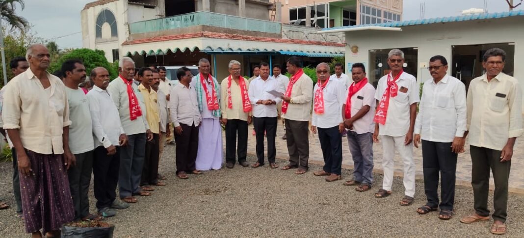 కేంద్ర ప్రభుత్వ రైతాంగ కార్మిక ప్రజా వ్యతిరేక విధానాలను వ్యతిరేకించండి*