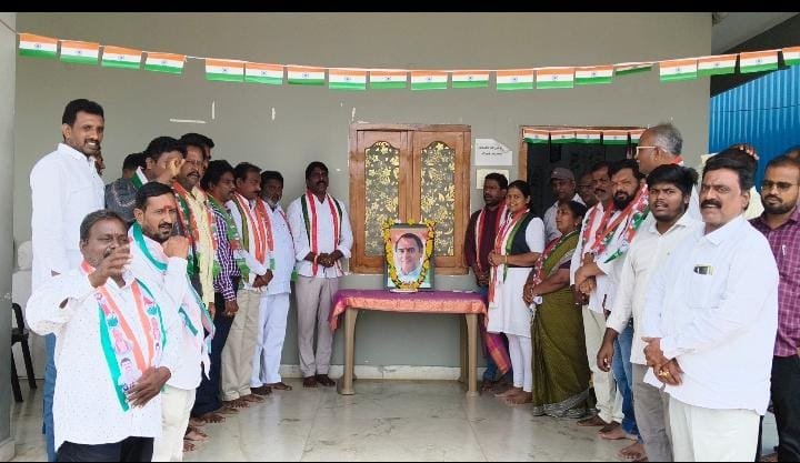 ఘనగా రాజీవ్ గాంధీ జయంతి
