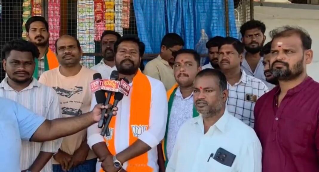 యాదగిరిగుట్ట పట్టణంలో నిషేధిత భూముల రిజిస్ట్రేషన్ జరగడం లేదు ఆలేరు ఎమ్మెల్యే వెంటనే న్యాయం చేయాలి బీజేపీ కర్రే ప్రవీణ్