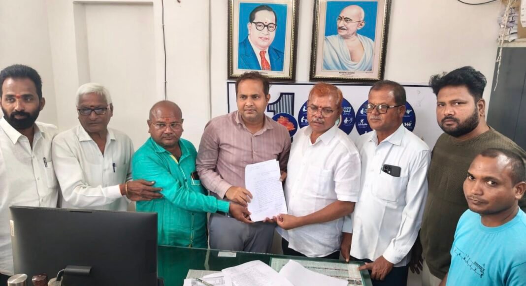 ఆలేరు పట్టణంలో భూకబ్జా చేసిన వారిపై చర్యలు తీసుకోవాలి బి ఆర్ ఎస్