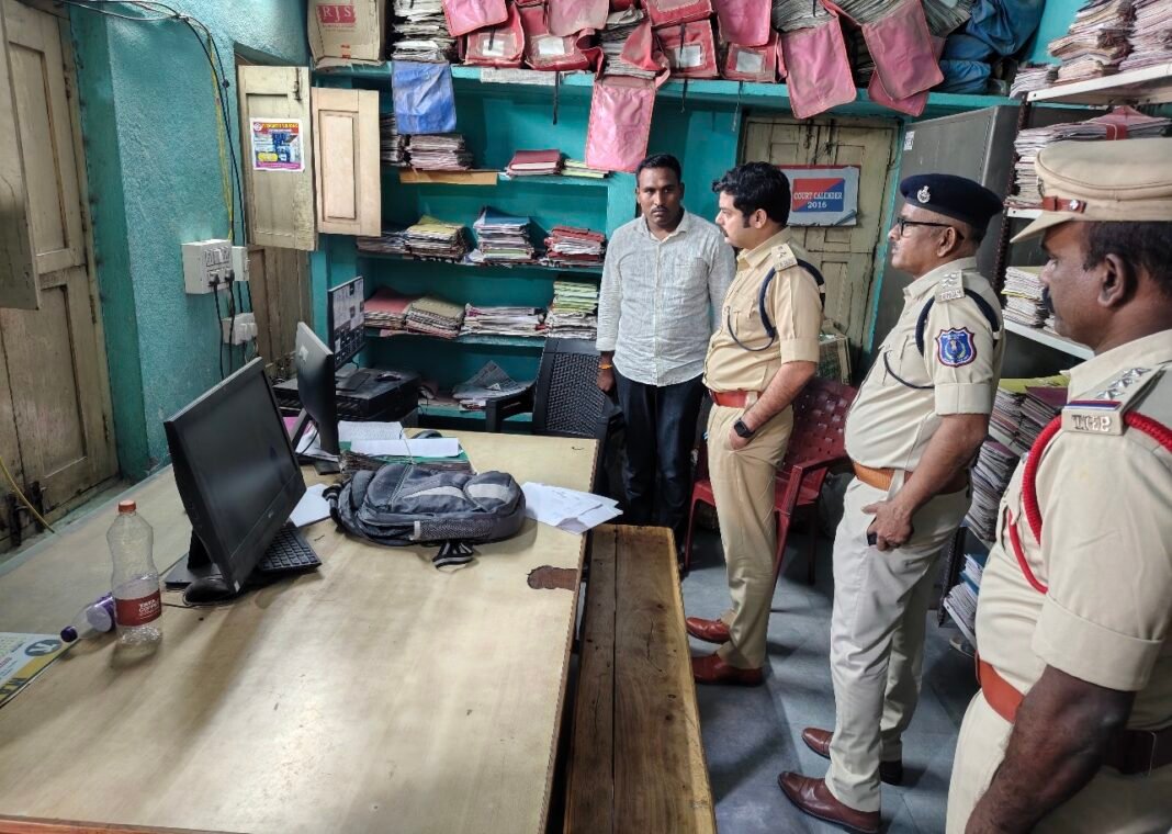చౌటుప్పల్ పోలీస్ స్టేషన్ను ఆకస్మికంగా తనిఖీ చేసిన ఎస్పీ అక్షాన్ష్ యాదవ్ ఐపీఎస్.
