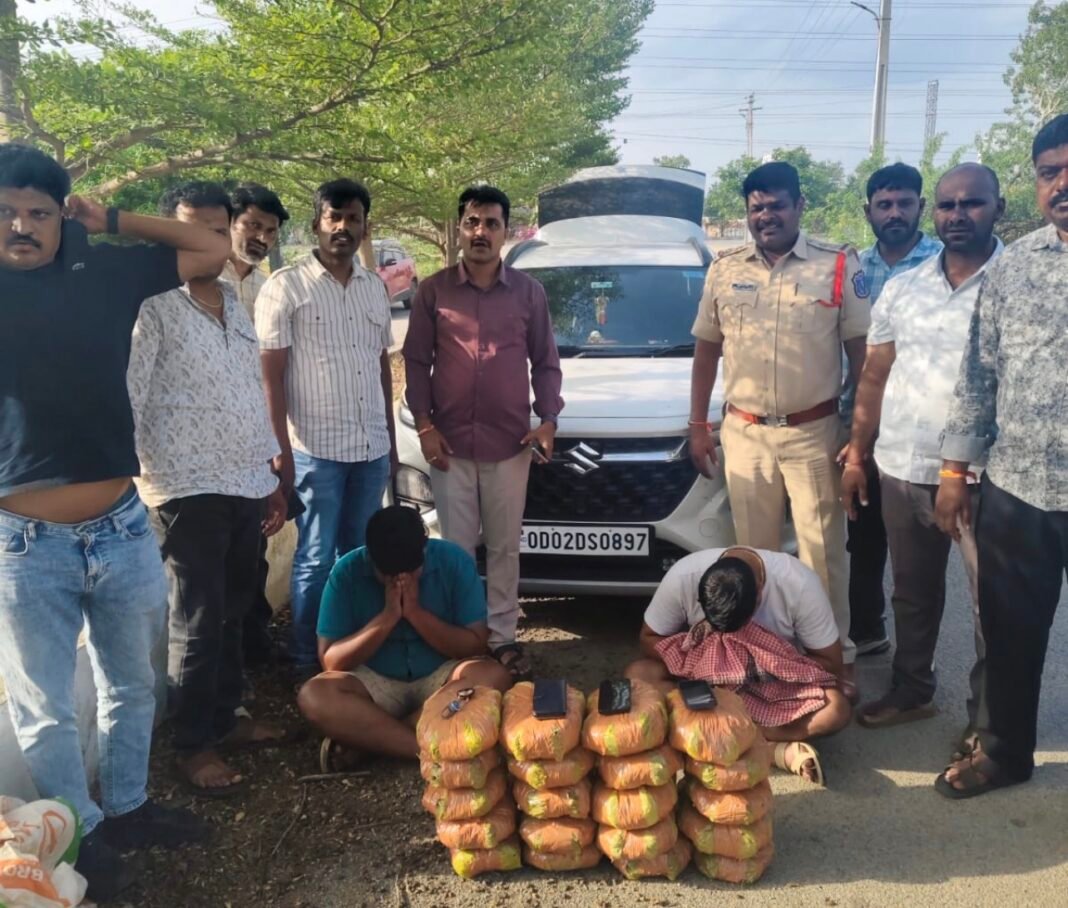 అక్రమంగా గంజాయి తరలిస్తున్న ఇద్దరు నిందితులు అరెస్ట్ యాదాద్రిభువనగిరి జిల్లా ఎస్పీ అక్షాన్ష్ యాదవ్