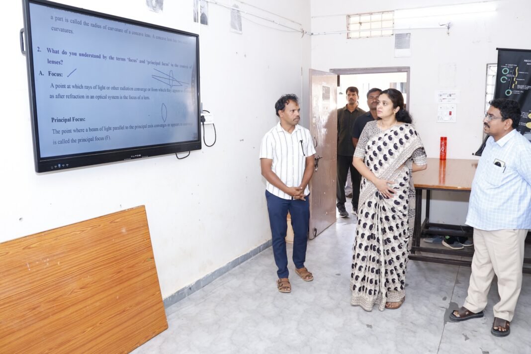 ప్రత్యేక అధికారులు మండల కేంద్రాల్లో విస్తృతంగా పర్యటించాలి పాఠశాలలు, కేజీబీవీలు, పంచాయతీలు, ఇందిరమ్మ ఇళ్లను పరిశీలించాలి: జిల్లా కలెక్టర్ ప్రియాంక