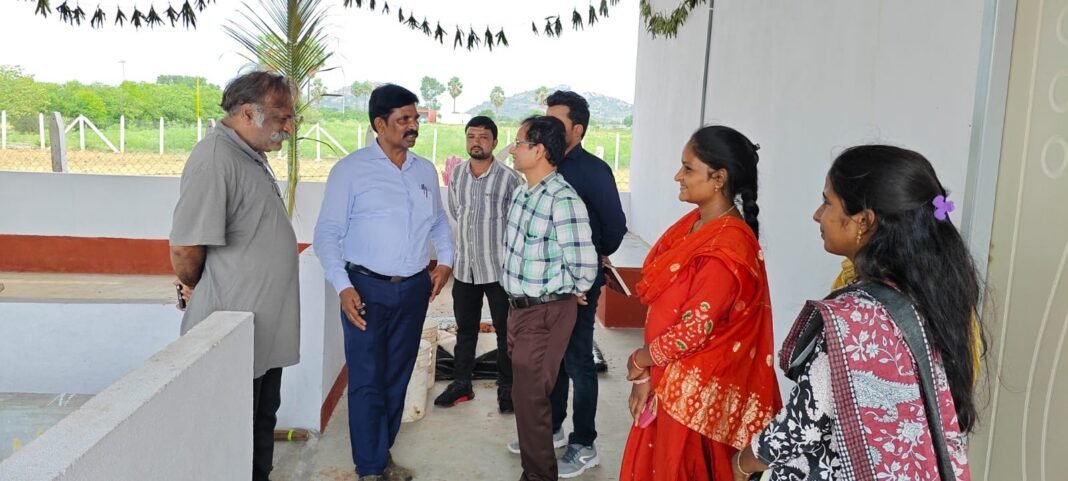 సహజ వ్యవసాయ రైతు క్షేత్రాన్ని సందర్శించిన జిల్లా వ్యవసాయ అధికారి ఉల్లోజు వినోద్ కుమార్