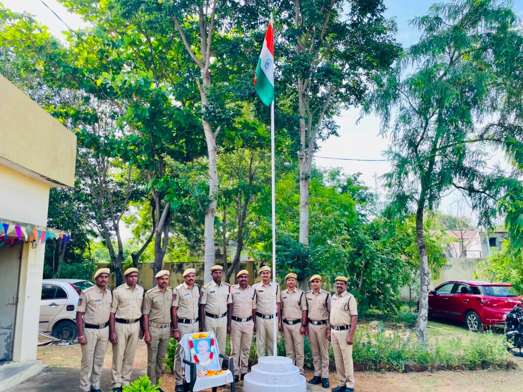 మద్నూర్ అగ్నిమాపక కేంద్రంలో ఘనంగా 80వ స్వాతంత్ర్య వేడుకలు