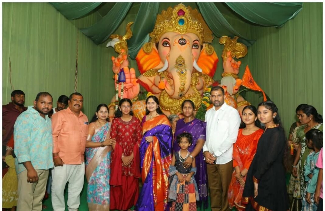 బాధిత కుటుంబానికి మంత్రి ఆర్థిక సహాయం