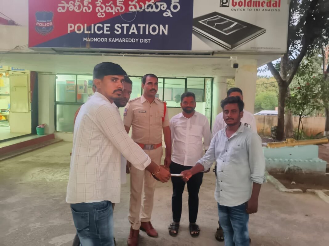 డీజే అడ్వాన్స్ తిరిగి ఇప్పించిన మద్నూర్ పోలీసులు