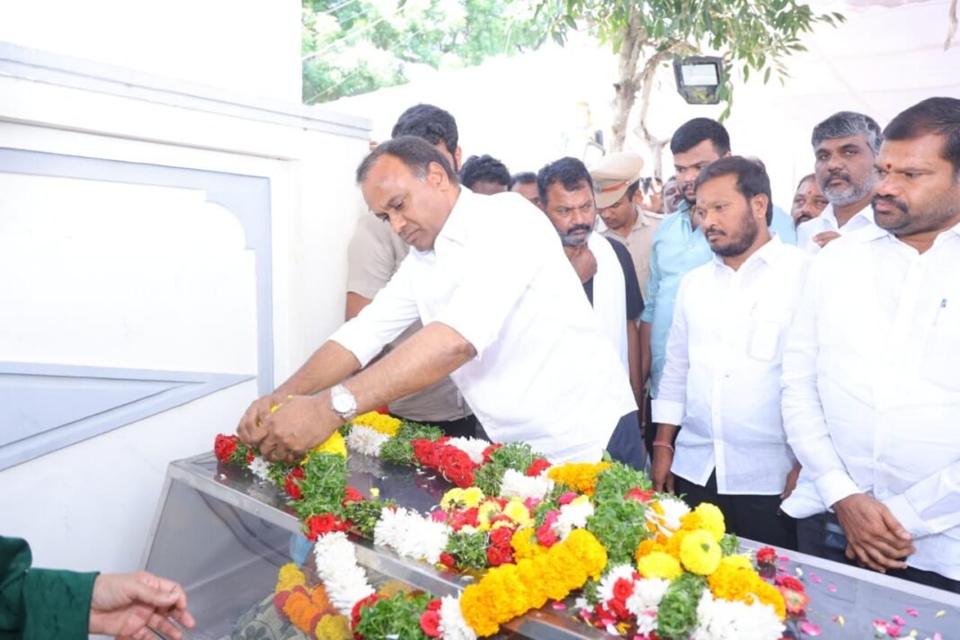 పబ్బు రాజు గౌడ్ మాతృమూర్తి పబ్బు వజ్రమ్మకు కాంగ్రెస్ నాయకుల నివాళి