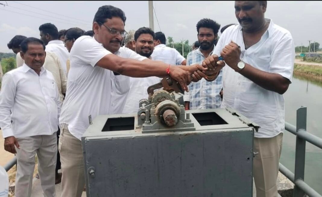 D37 కాలువకు నీటి విడుదల