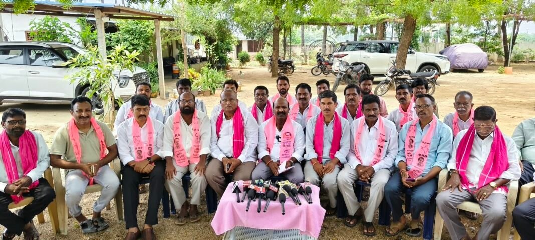 నకిరేకల్ పట్టణంలోని సువర్ణ గార్డెన్లో మాజీ ఎమ్మెల్యే చిరుమర్తి లింగయ్య ప్రెస్ మీట్