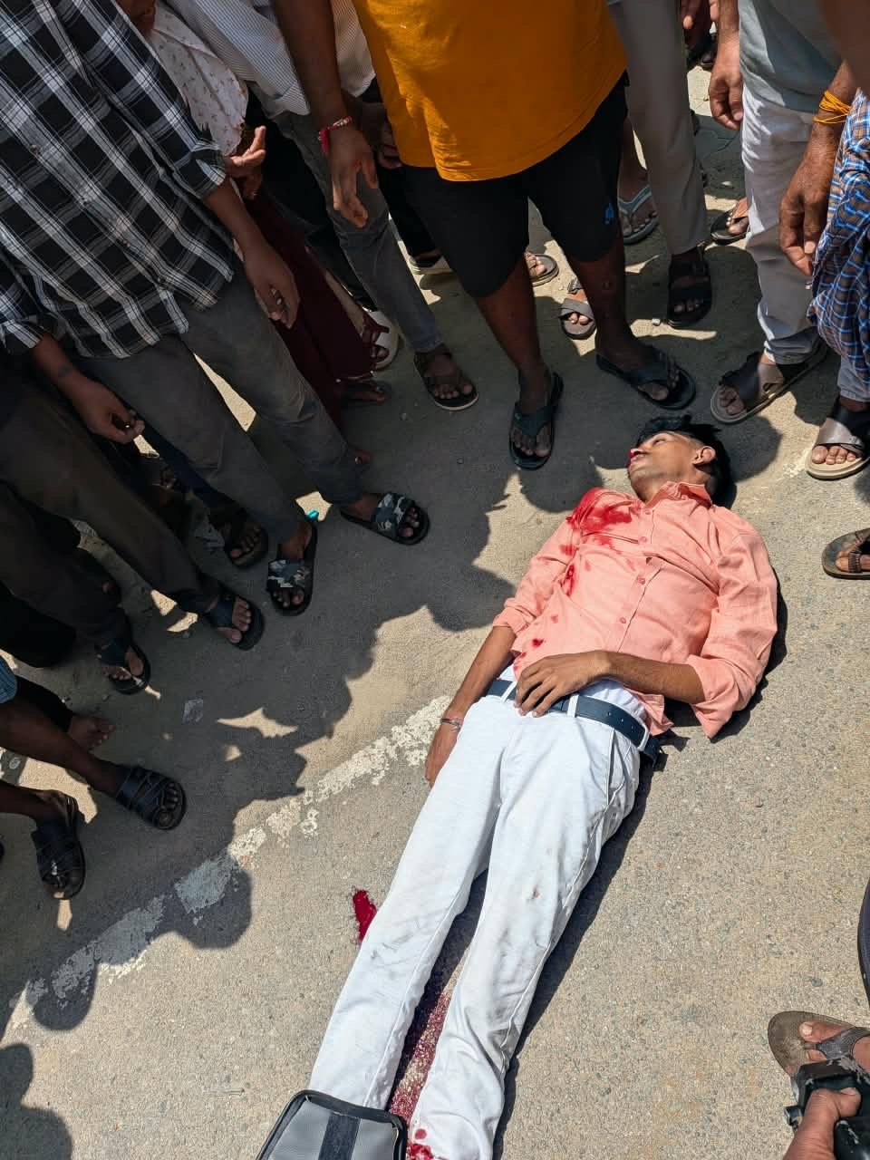 డీసీఎం వ్యాన్ ఢీకొని యువకుడు మృతి