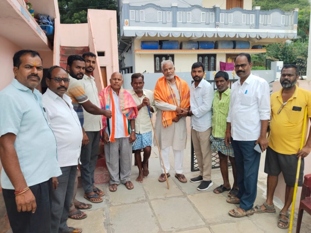 రాజీవ్ స్మారక పౌండేషన్ ట్రస్ట్ ఆధ్వర్యంలో రాజీవ్ ట్రస్ట్ చైర్మన్ శ్రీ డాక్టర్ మాధవరెడ్డి సహకారంతో ఆర్థిక సహాయం