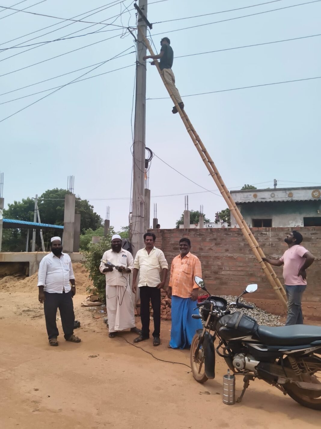 చంద్రశేఖరపురం వీధుల్లో ఇక వెలుగులే వెలుగులు