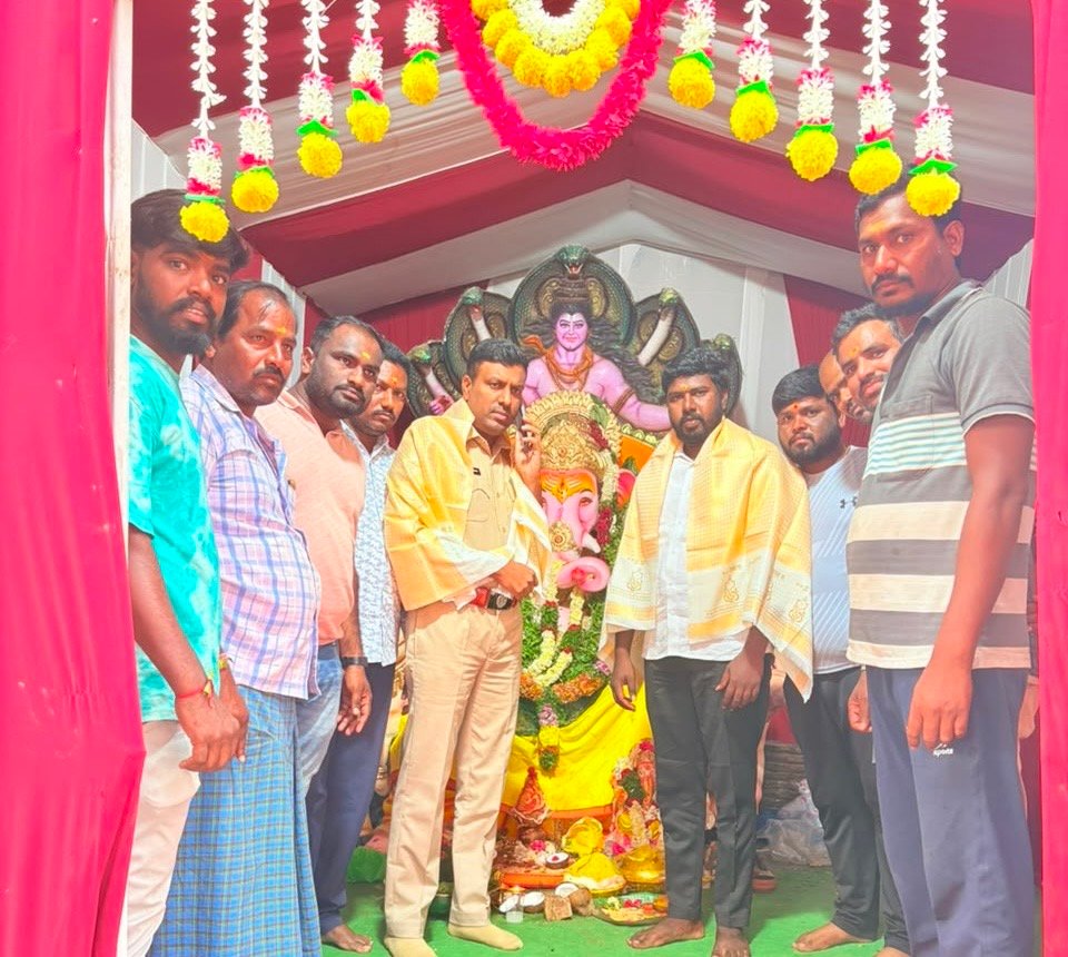 బేగంపేట అన్నదానం కార్యక్రమంలో పాల్గొన్న రాజాపేట ఎస్సై