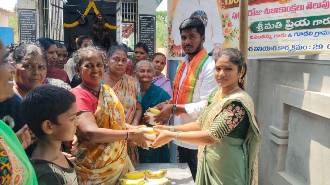 శ్రీ అభయ ఆంజనేయ స్వామి సన్నిధిలో ఘనంగా మధుసూదన్ యాదవ్ జన్మదిన వేడుకలు