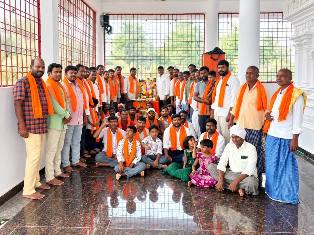 ఏబ్బనూర్ లో గల్లీ గల్లీనా వెలసిన గణనాథులు భక్తి శ్రద్ధలతో గణేష్ ఉత్సవాలు.