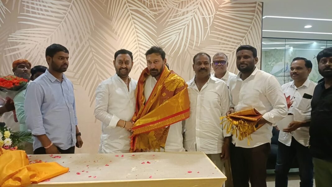 భద్రరెడ్డి జన్మదిన వేడుకల్లో పాల్గొన్న మాజీ డిప్యూటీ మేయర్ కొత్త లక్ష్మి రవి గౌడ్