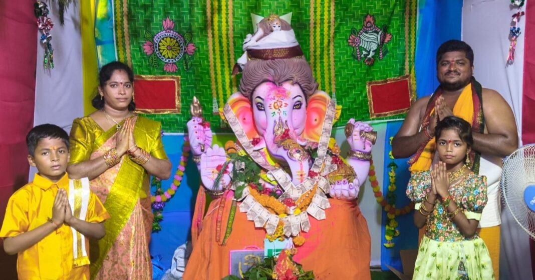 గణేశునికి ప్రత్యేక పూజలు నిర్వహించిన గుండు పరమేష్ దంపతులు