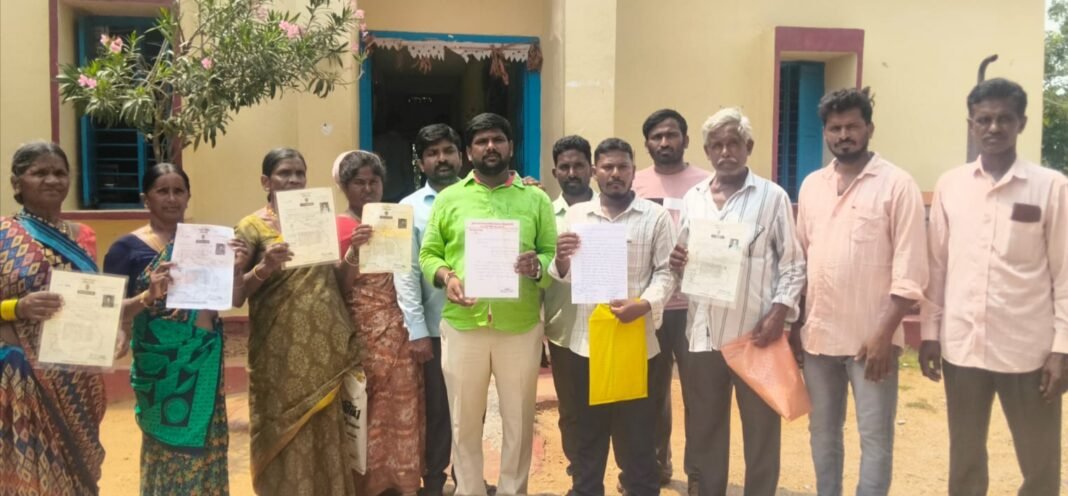 డబుల్ బెడ్రూం ఇళ్ల కేటాయింపుపై సమగ్ర విచారణకు డిమాండ్… తహసీల్దార్కు తక్కెళ్లపహాడ్ గ్రామస్థుల వినతిపత్రం