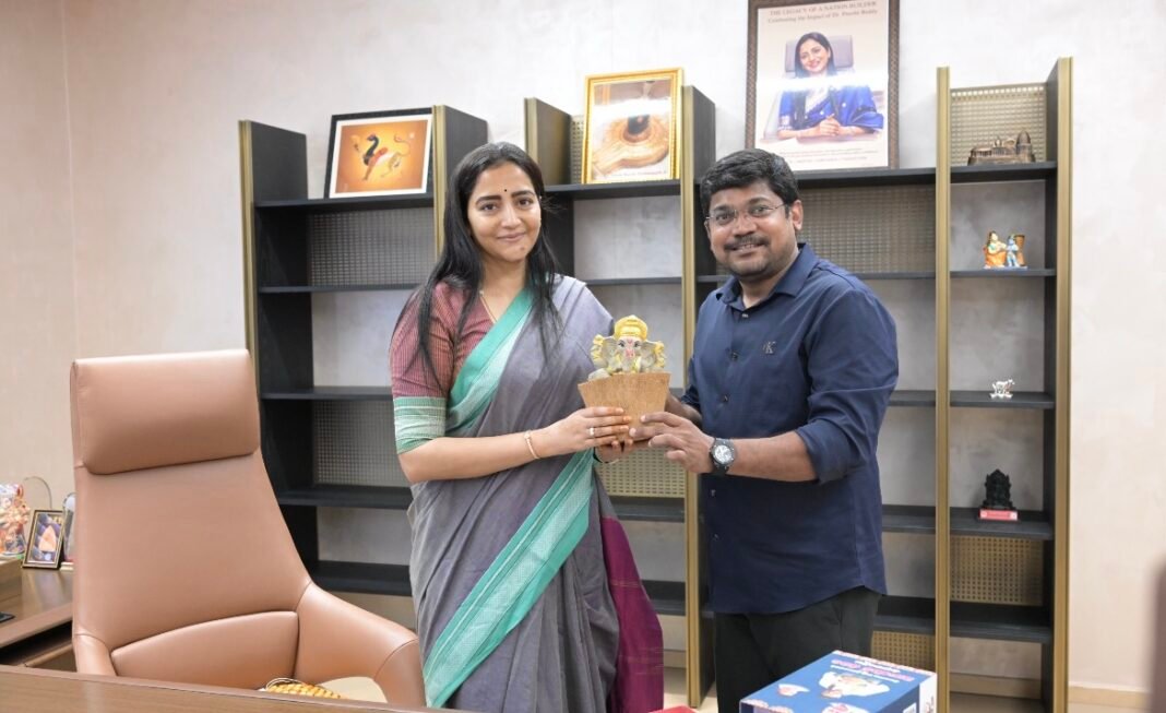 పర్యావరణ పరిరక్షణకు విత్తన గణపతి పంపిణీ