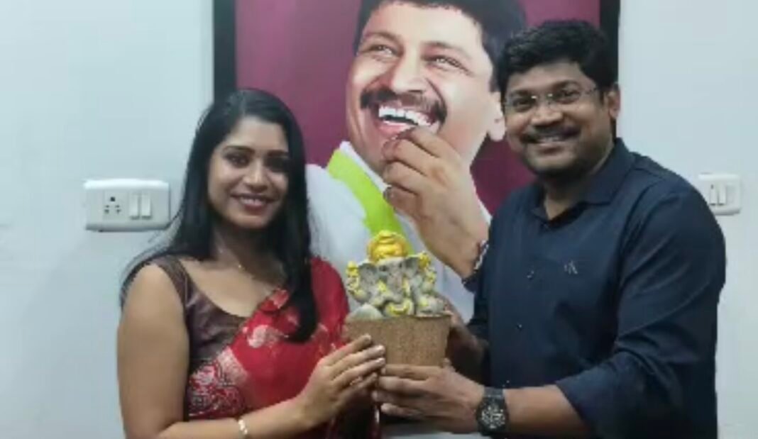 నటి కళ్యాణికి విత్తన గణపతి అందజేత