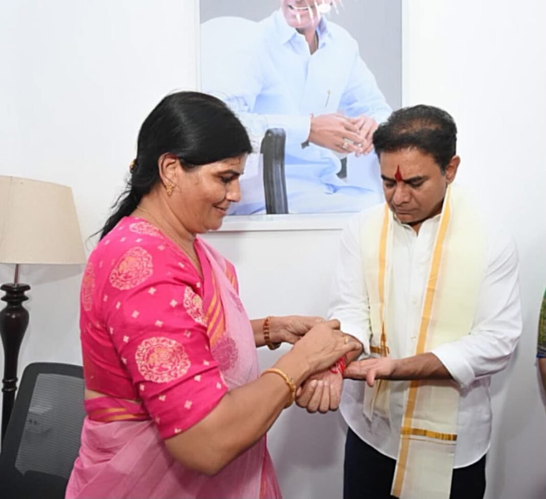 కేటీఆర్కు రాఖీ కట్టిన సుమిత్ర ఆనంద్