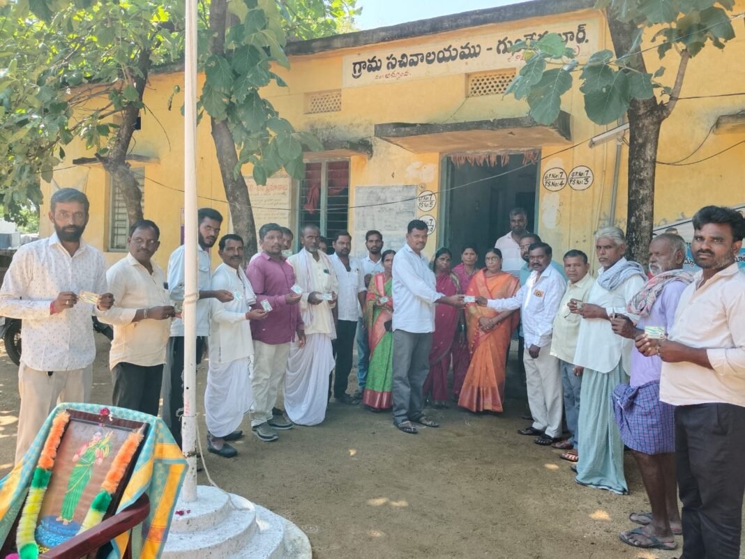 తెలంగాణ ప్రజా పాలన దినోత్సవం సందర్భంగా స్మార్ట్ రేషన్ కార్డుల పంపిణీ