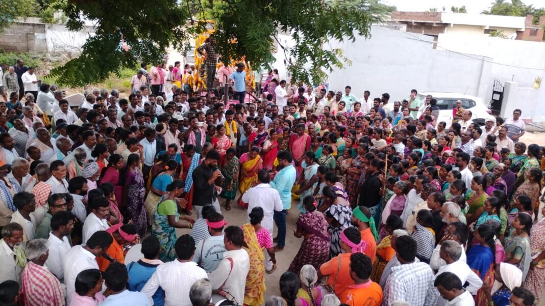 జనసంద్రంగా మారిన బొప్పారం.. కేశయ్యకు కన్నీటి వీడ్కోలు