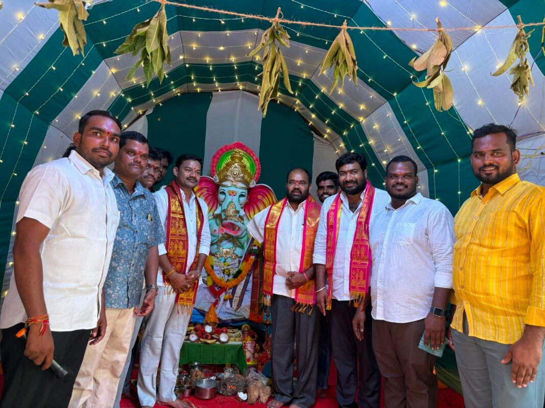 పద్మనగర్ కాలనీలో ఘనంగా వినాయక ఉత్సవాలు ప్రత్యేక పూజలు నిర్వహించిన మాజీ ఎమ్మెల్యే కంచర్ల భూపాల్రెడ్డి