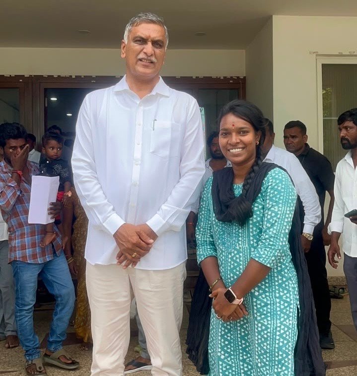 సిద్దిపేట ఎమ్మెల్యే హరీశ్ రావును మర్యాదపూర్వకంగా కలిసిన కళ్యాణి యాదవ్