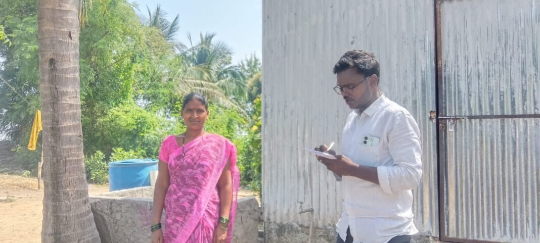 ఆవల్గావ్ గ్రామంలో పంచాయతీ కార్యదర్శి సతీష్ ఆధ్వర్యంలో ఇంకుడు గుంతల అవగాహన మరియు పేర్ల నమోదు