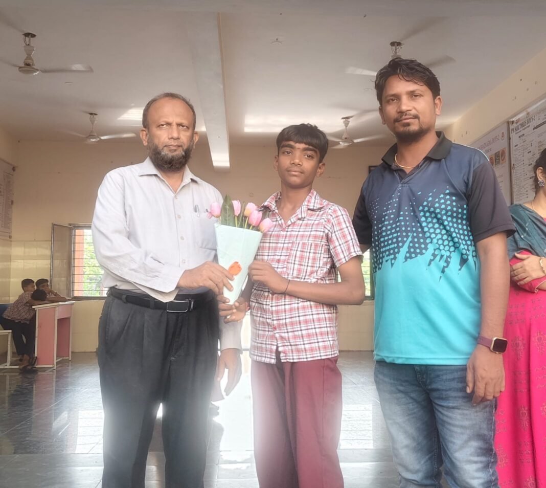 ఫుట్బాల్లో కార్తీక్ ప్రతిభ – రాష్ట్రస్థాయి పోటీలకు ఎంపిక