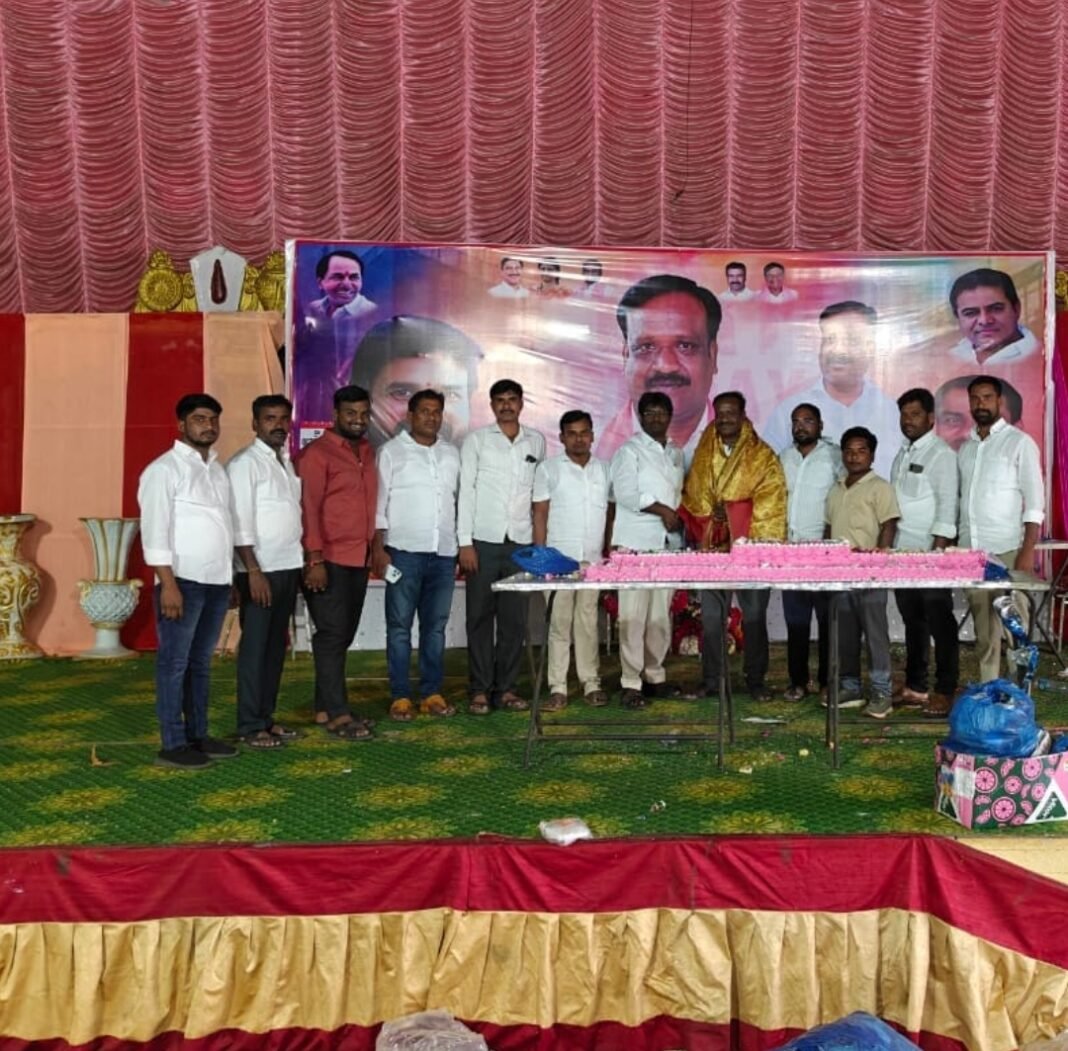 ఘనంగా బీఆర్ఎస్ మాజీ మండల అధ్యక్షులు వెంకట్ జన్మదిన వేడుకలు – జన్మదిన వేడుకల సందర్భంగా రక్తదాన శిబిరం